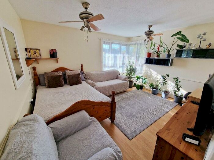 1 Bedroom Flat To Rent In Dore Avenue, London, E12
