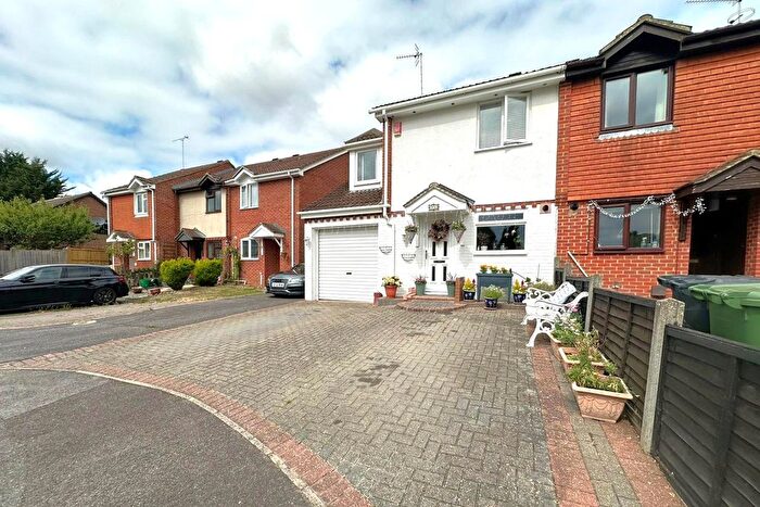 3 Bedroom Semi-Detached House For Sale In Summerfields, Chineham, Basingstoke, RG24