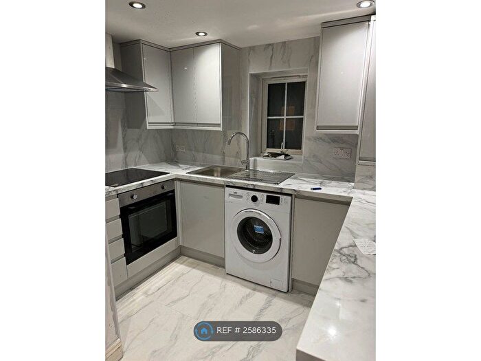 3 Bedroom Flat To Rent In London, London, W14
