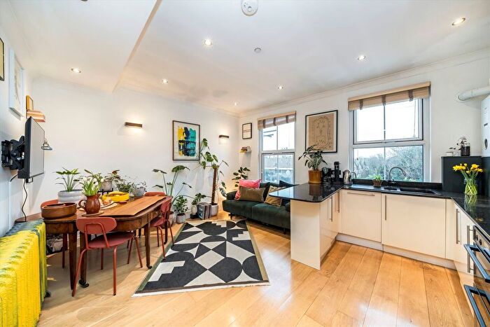 2 Bedroom Flat For Sale In Nunhead Grove, Peckham, SE15