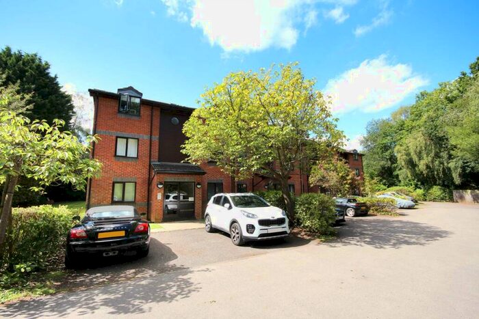 1 Bedroom Apartment To Rent In Wayland Close, Bracknell, RG12