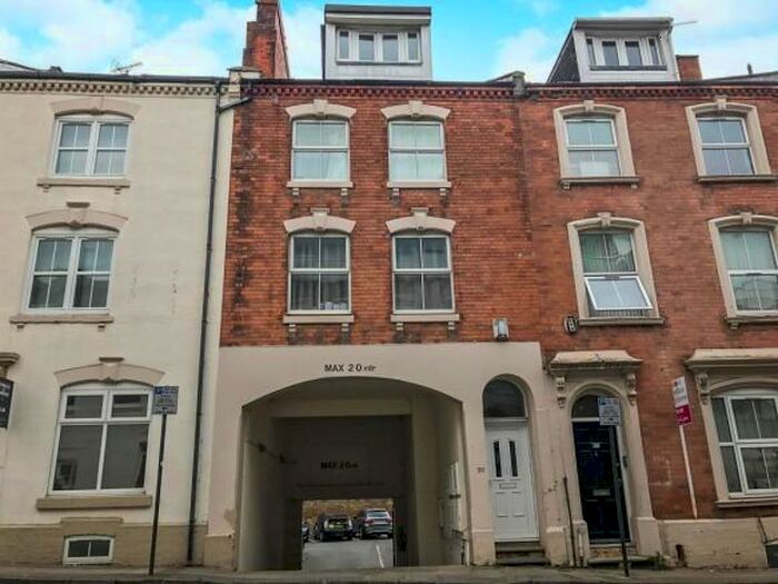 3 Bedroom Flat To Rent In Hazelwood Road, Northampton, NN1