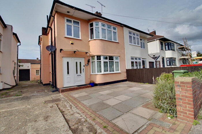 3 Bedroom Semi-Detached House For Sale In Eastern Avenue East, Rise Park, Romford, RM1
