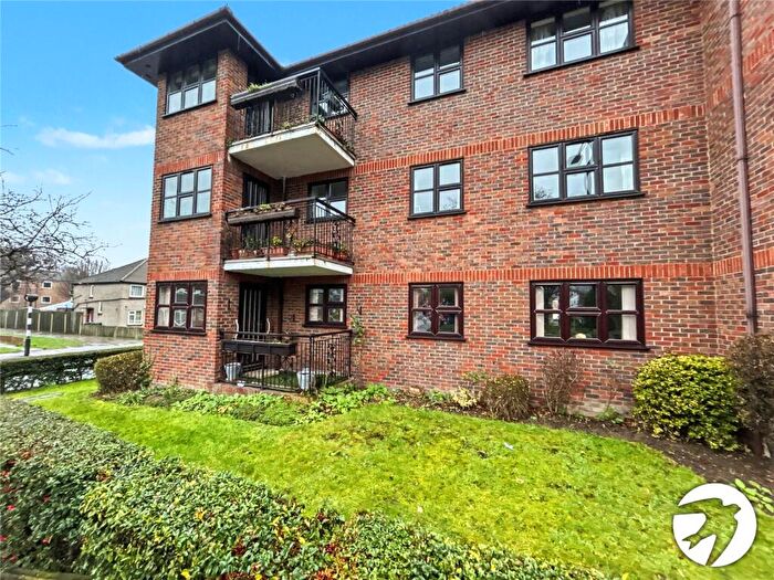 2 Bedroom Flat For Sale In Hatherley Crescent, Sidcup, Kent, DA14