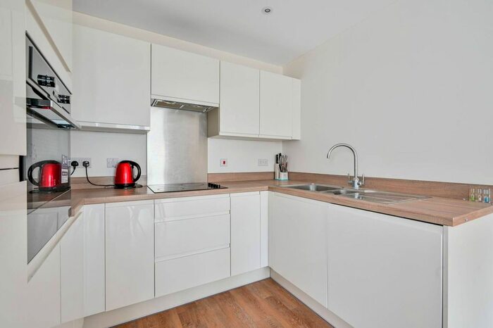2 Bedroom Flat To Rent In Station View, Guildford, GU1
