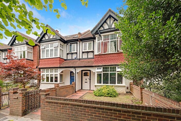 4 Bedroom Property For Sale In Wimborne Gardens, Ealing, W13