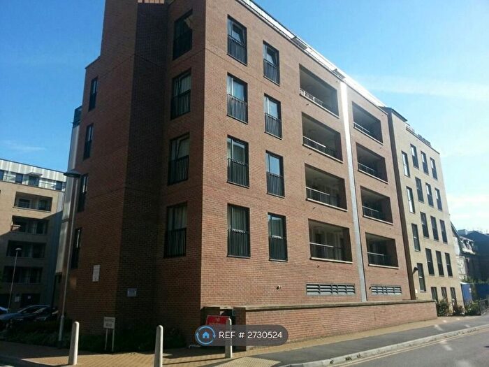 2 Bedroom Flat To Rent In Wave Court, Romford, RM7