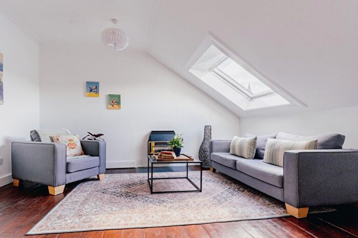 1 Bedroom Flat For Sale In Raeburn Place, Edinburgh, EH4