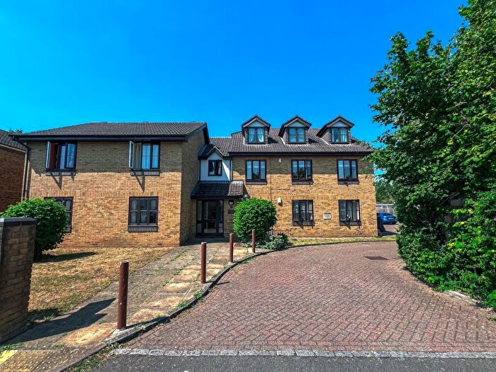 1 Bedroom Apartment For Sale In Spreighton Road, West Molesey, KT8