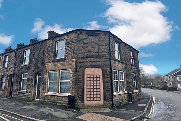 2 Bedroom Flat To Rent In Chapel-En-Le-Frith, High Peak, SK23