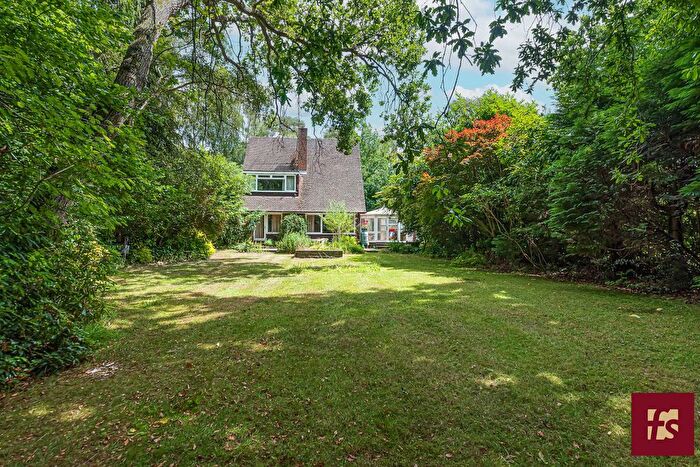4 Bedroom Detached House For Sale In Linkway, Crowthorne, Berkshire, RG45