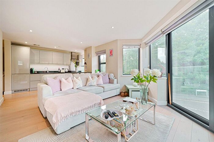 1 Bedroom Flat To Rent In Finchampstead Road, Wokingham, Berkshire, RG40