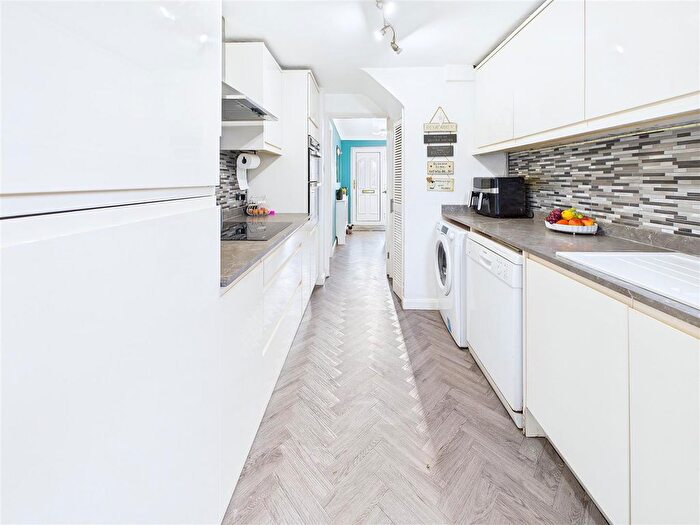 3 Bedroom Terraced House For Sale In Rose Glen, Chelmsford, CM2