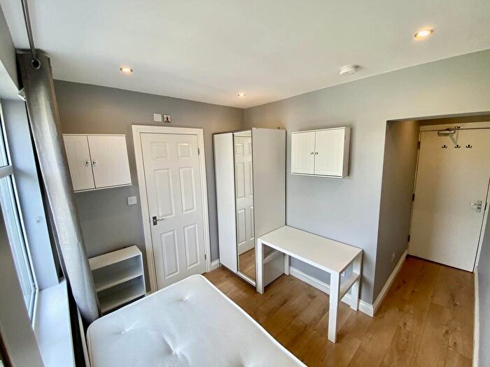 5 Bedroom Semi Detached House To Rent In Broadlands Rd, Southampton, SO17