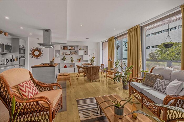 2 Bedroom Apartment For Sale In Goswell Road, London, EC1V
