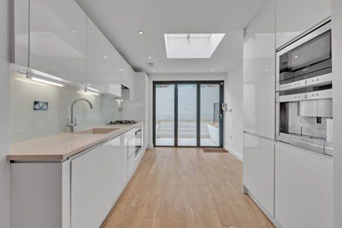 2 Bedroom Flat To Rent In Princess Road, London, NW1