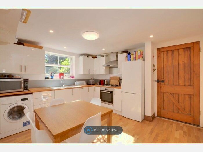 2 Bedroom Flat To Rent In Shooters Hill, London, SE3