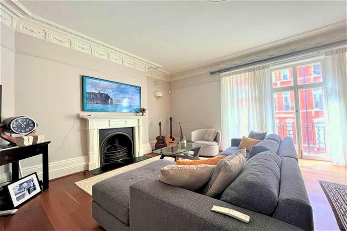 3 Bedroom Flat To Rent In Carlisle Place, London, SW1P