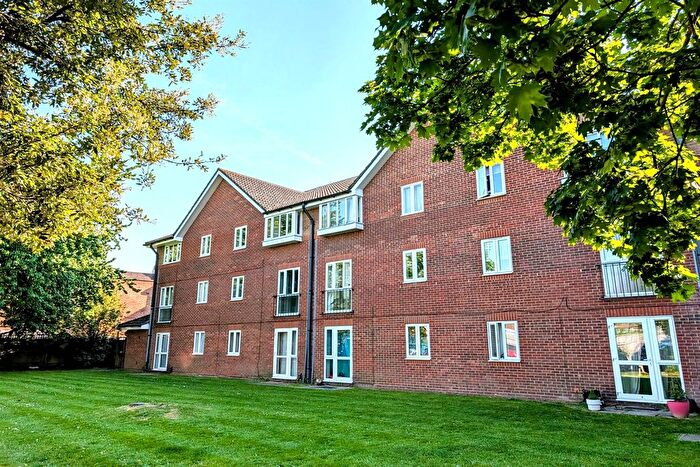 1 Bedroom Flat To Rent In Foyes Court, SO15