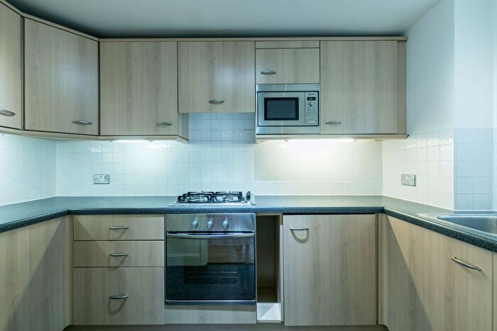 1 Bedroom Flat To Rent In Hillgate Place, London, SW12