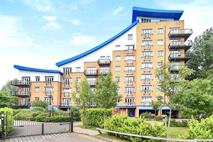 2 Bedroom Flat For Sale In Luscinia View, Napier Road, Reading, Berkshire, RG1
