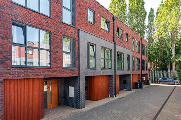 4 Bedroom House For Sale In Groom Place, Welwyn Garden City, AL7