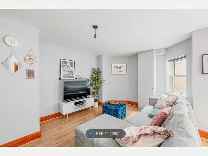 2 Bedroom Flat To Rent In Gordon Road, London, W5