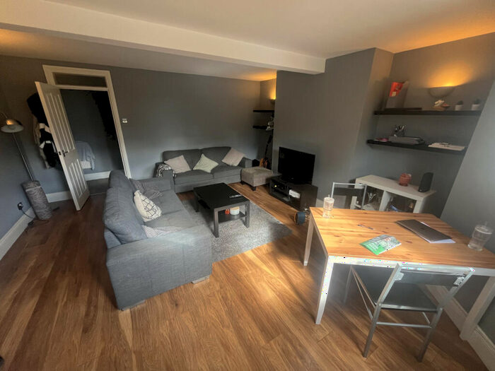 2 Bedroom Apartment To Rent In Cardigan Road, Leeds, West Yorkshire, LS6