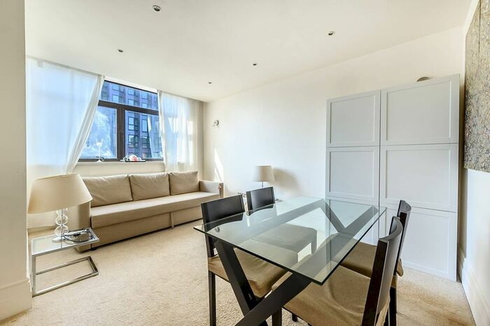 1 Bedroom Flat For Sale In Caxton Street, St James's Park, London, SW1H