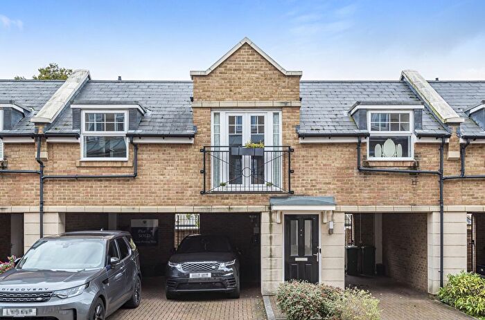 2 Bedroom Flat For Sale In Jefferson Place, Bromley, BR2