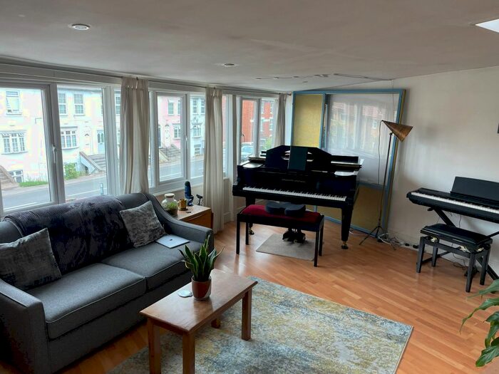 2 Bedroom Property To Rent In Hillingdon Avenue, Sevenoaks, TN13