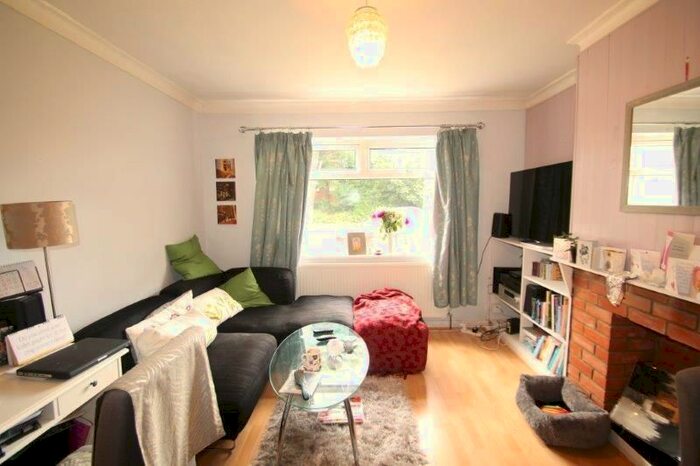 2 Bedroom Flat To Rent In Hobbs Green, London N2