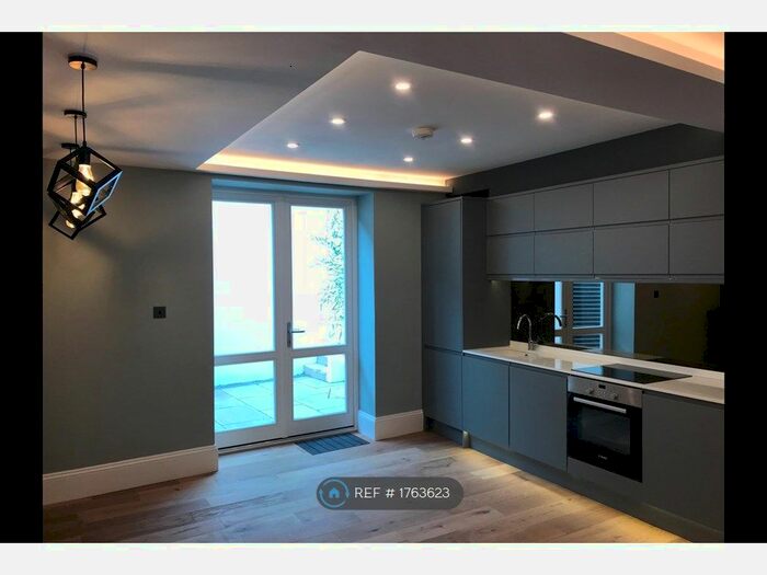 2 Bedroom Flat To Rent In Kinnoul Mansions, London, E5