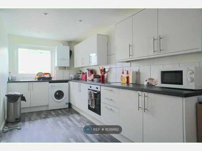 5 Bedroom Bungalow To Rent In Kemsing Gardens, Canterbury, CT2