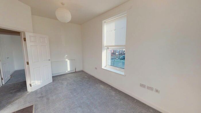 2 Bedroom Flat To Rent In Flat 3, Spring Bank, Hull HU3