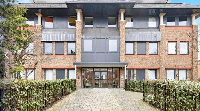 1 Bedroom Flat For Sale In Aldenham Road, Bushey, Hertfordshire, WD23