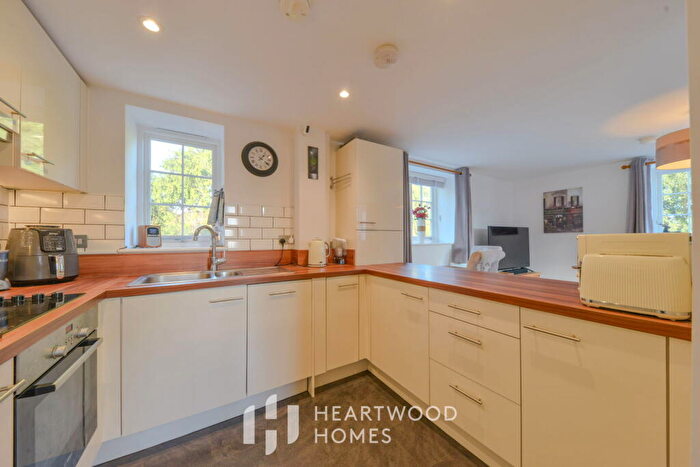 1 Bedroom Apartment For Sale In Little Night Leys Court, Napsbury, AL2