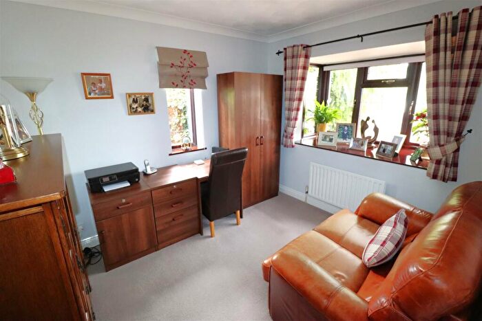 5 Bedroom Detached House For Sale In Maidstone Road, Rainham, ME8