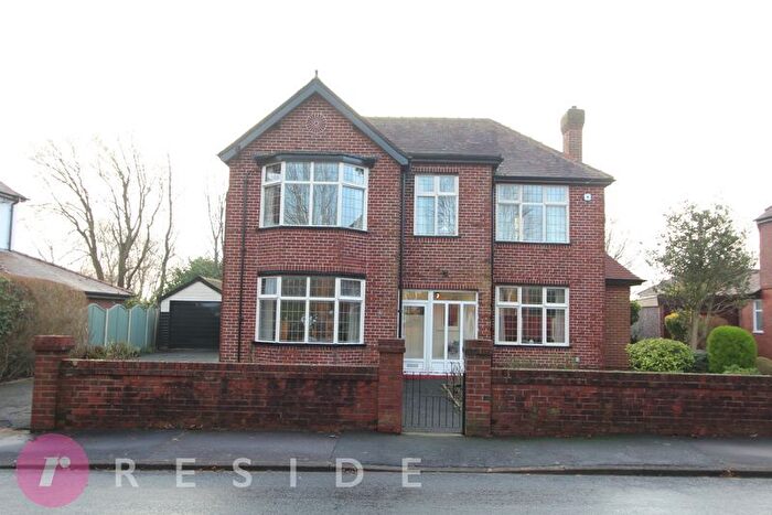 3 Bedroom Detached House For Sale In Chester Avenue, Bamford, Rochdale, OL11