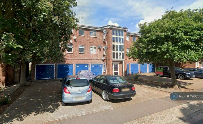 1 Bedroom Flat To Rent In Whernside Close, London, SE28