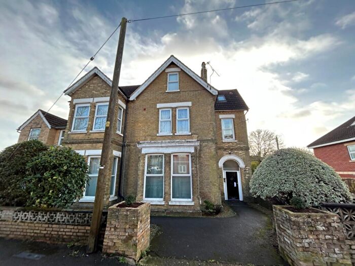 1 Bedroom Flat To Rent In Station Road, Netley Abbey, Southampton, Hampshire, SO31
