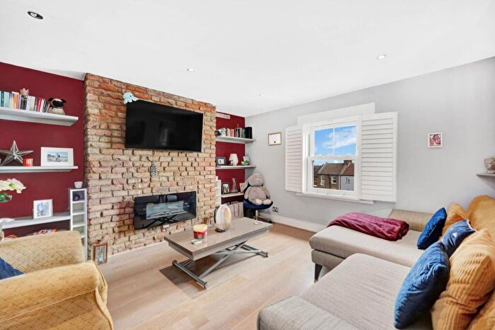 2 Bedroom Flat To Rent In Lordship Lane, Dulwich, London, SE22