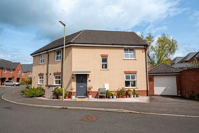 3 Bedroom Semi Detached House For Sale In Fleece Close, Andover., SP11