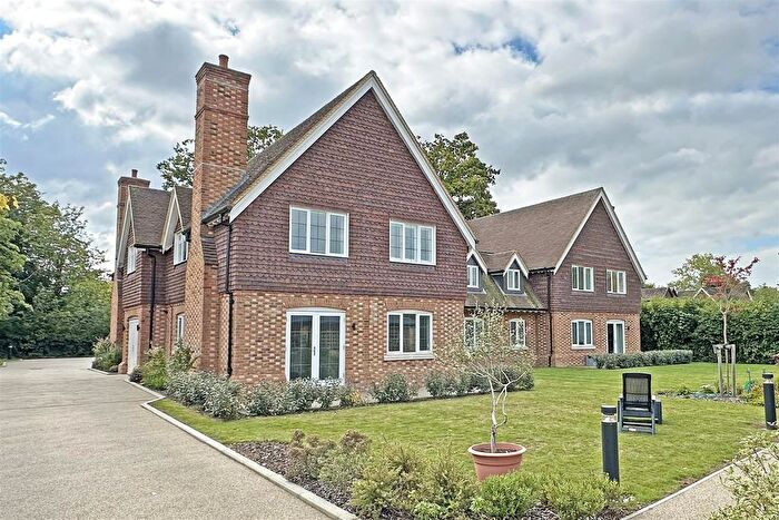 2 Bedroom Flat For Sale In Langshott, Horley, RH6