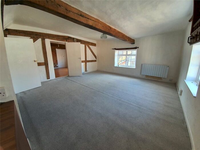 1 Bedroom Flat To Rent In George Street, Kingsclere, Newbury, Hampshire RG20