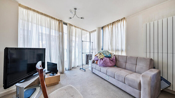 2 Bedroom Flat For Sale In Stainsby Road, London, E14