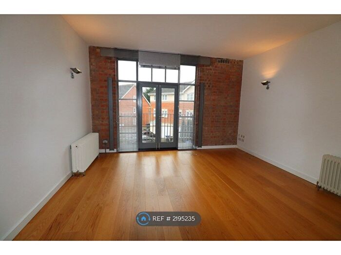 2 Bedroom Flat To Rent In Brockton Street, Northampton, NN2