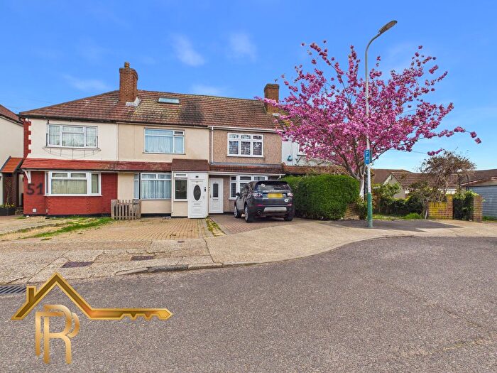3 Bedroom Terraced House To Rent In Heaton Close, Romford, RM3