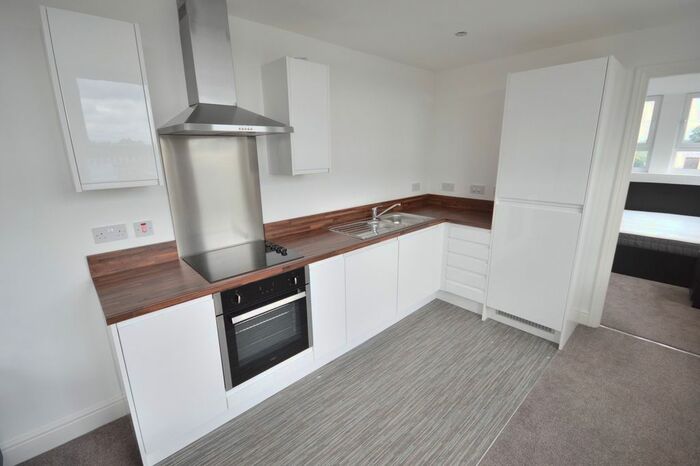 2 Bedroom Flat To Rent In Benbow Street, Sale M33