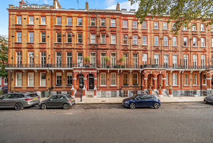 2 Bedroom Flat To Rent In Nevern Square, Earls Court, London, SW5